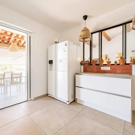 Maison Accueillante A Avec Piscine Privee