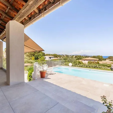 Maison Accueillante A Avec Piscine Privee